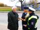 Jindřichohradečtí policisté rozdávali reflexní vesty i pásky