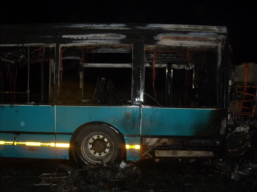 Bus v plamenech
