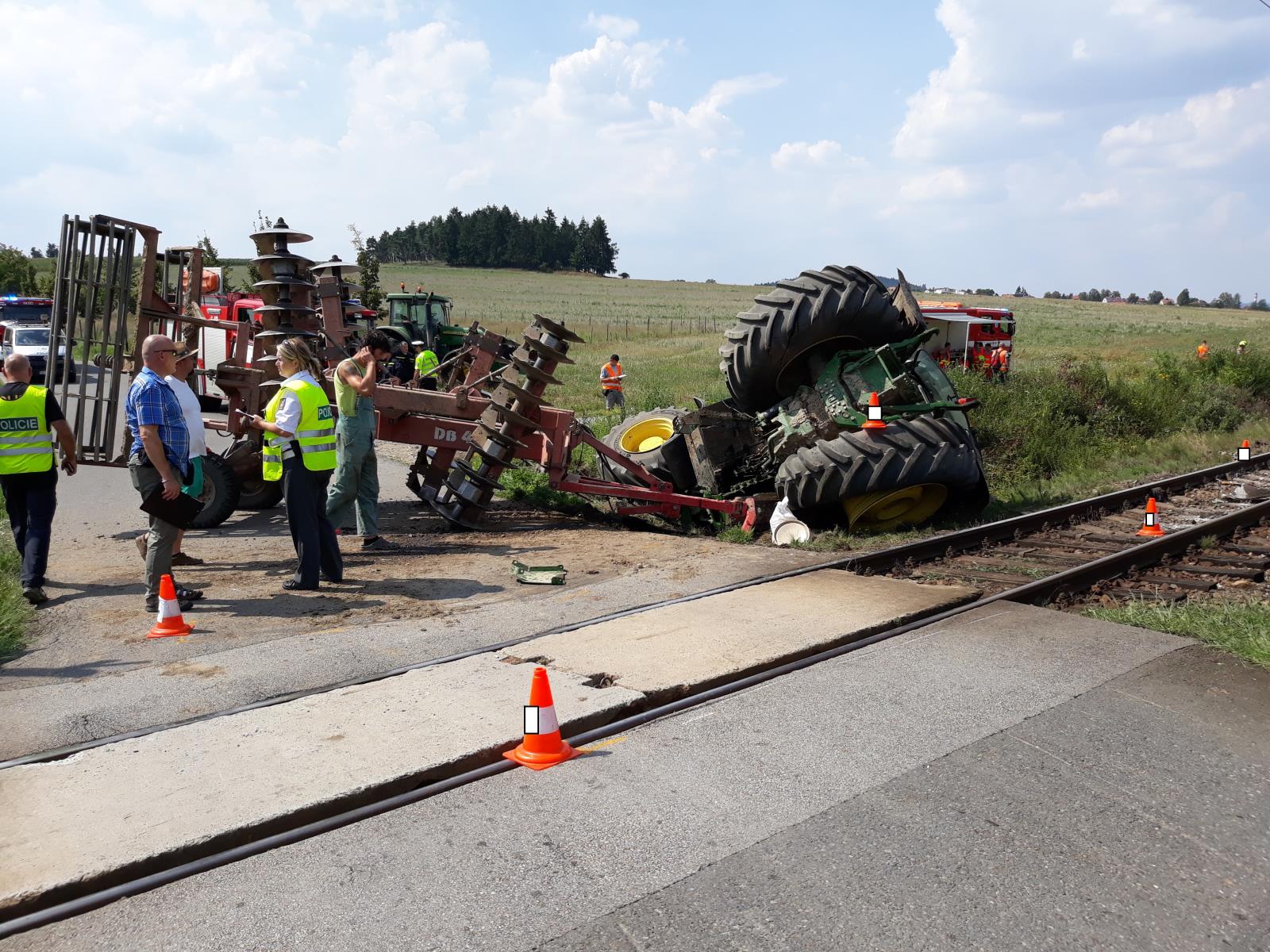 DN střet traktoru s vlakem Smrkovice IV.