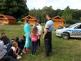 policisté s dětmi na táboře