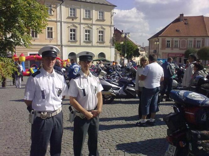 Na motorky dohlíželi dopravní policisté