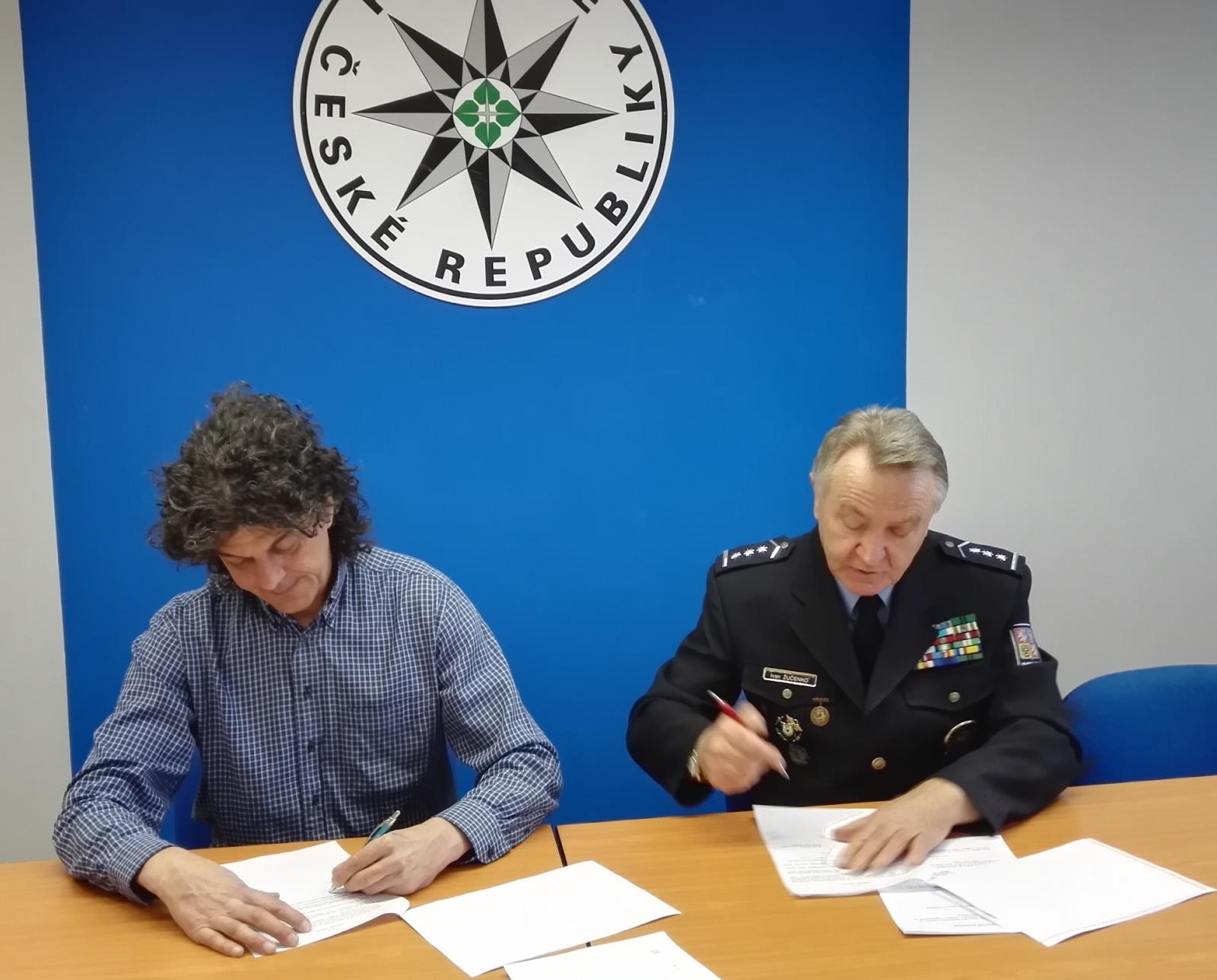 podpis koordinační smlouvy se starostou města Mšeno