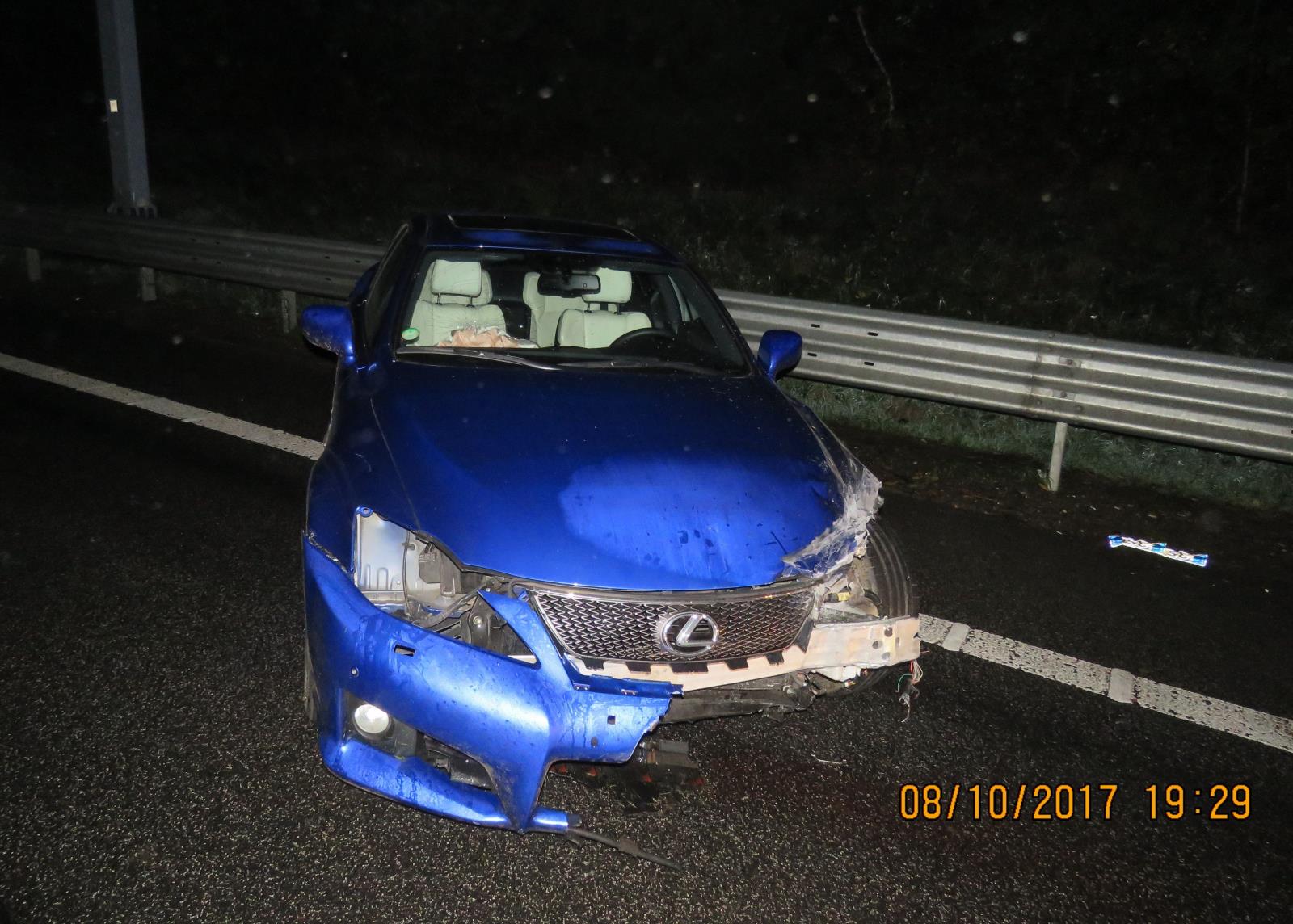 Lexus po dopravní nehodě