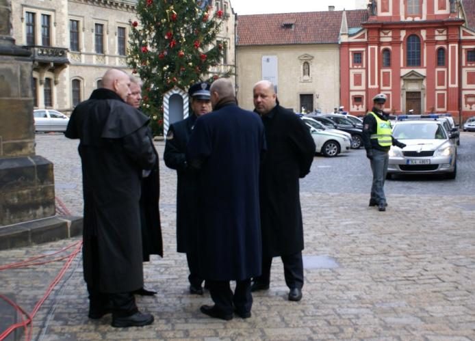 Foto:PČR/policejní prezident Petr Lessy navštívil den před Vánocemi policisty