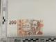 200 korunová bankovka v měřítku.jpg