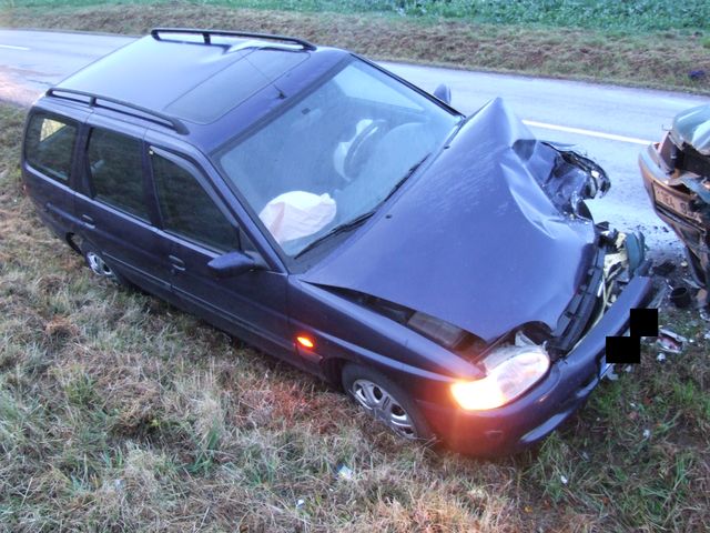 13.10.2009 - u Letohradu, čelní střet Š Felicia x Ford Escort