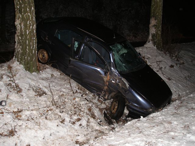 22.12.2009 - III/3606, střet Fiat Brava x strom