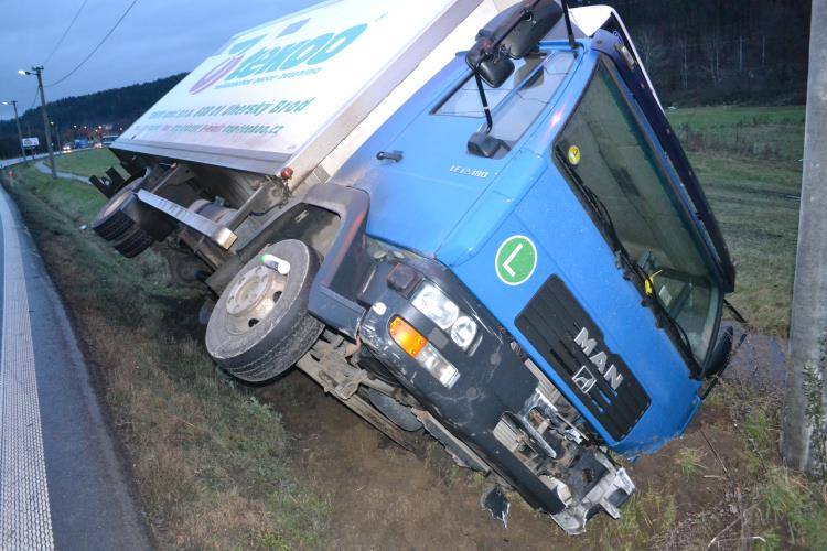 Havárie kamionu v Podlesí