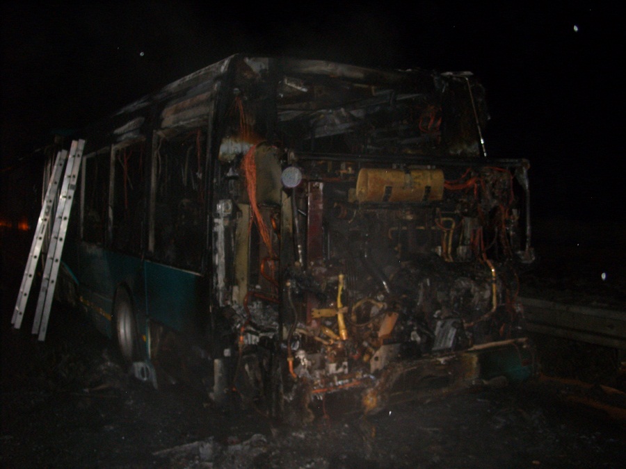 Bus v plamenech