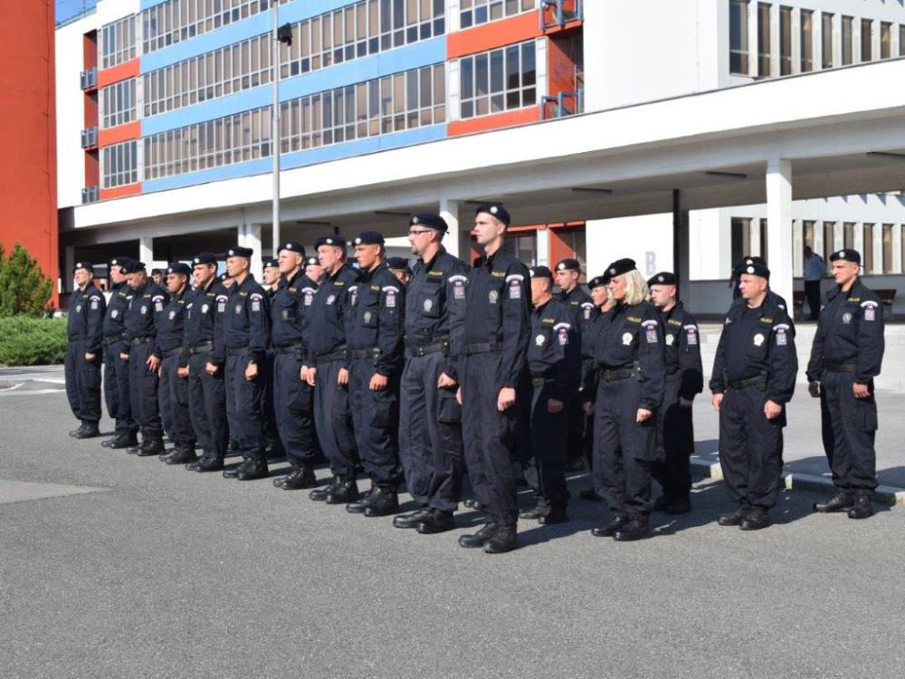 5 Odjezd policistů do Makedonie