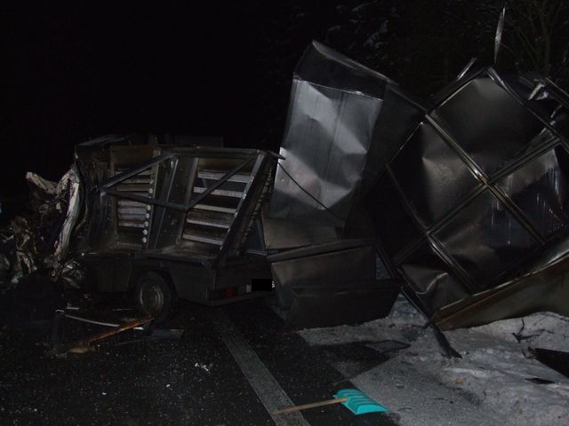 10.02.2009 - I/11 - čelní střet dvou nákladních vozidel