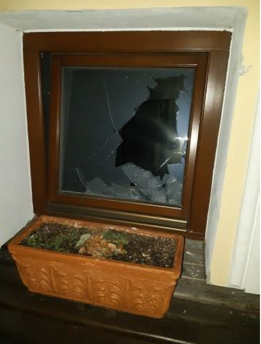 Rozbité okno