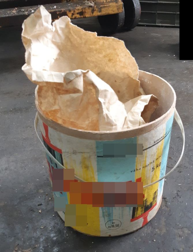 Plastový kbelík.jpg