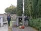 Kontrola hrobů na hřbitově v Družci