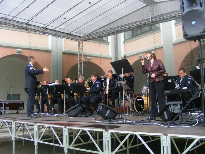 Orchestr vystoupil v září 2011 ve Val. Meziříčí