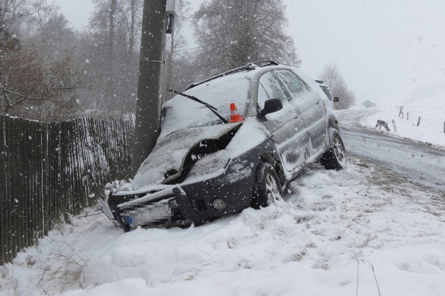 26.11.2013 dopravní nehoda Renaultu Scénic