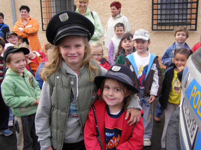 Děti navštívily policejní psinec na Kaňkově