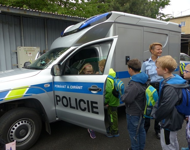 Školáci na návštěvě u policistů