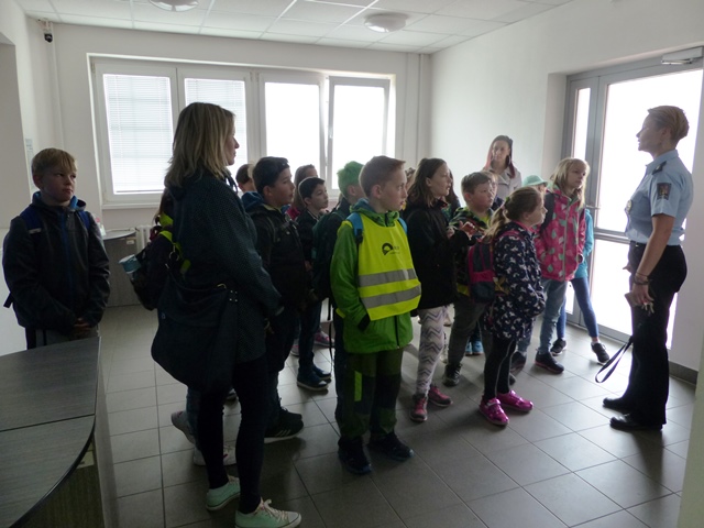 Školáci na návštěvě u policistů